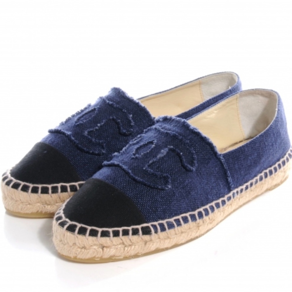 ❤️❤️CHANEL Size 6 denim and black Espadrilles❤️❤️